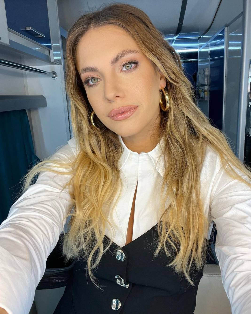 Ben taş değilim! Anıtkabir ziyaretinde gözyaşlarını tutamayan Eda Ece, gelen yorumlara tepki gösterdi 14